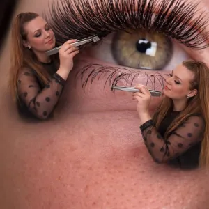 Lash artist